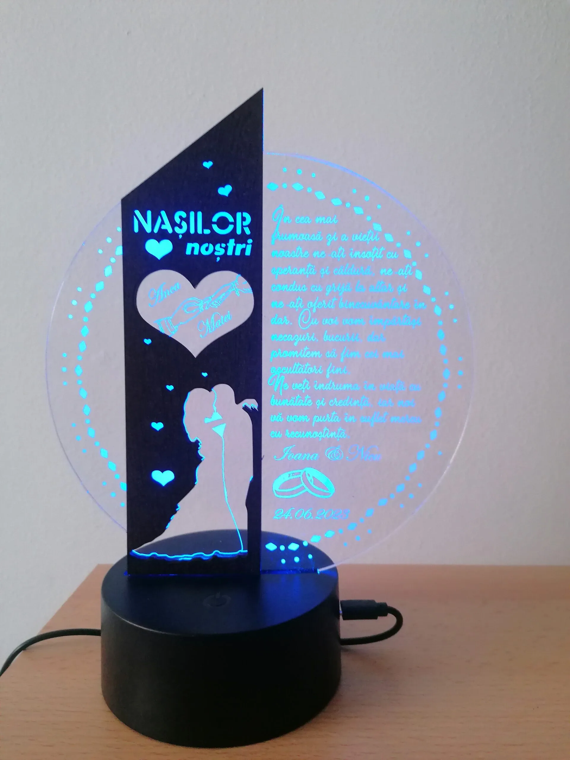 cadou-nasi-personalizat-trofeu-led-placheta-pentru-nasi review