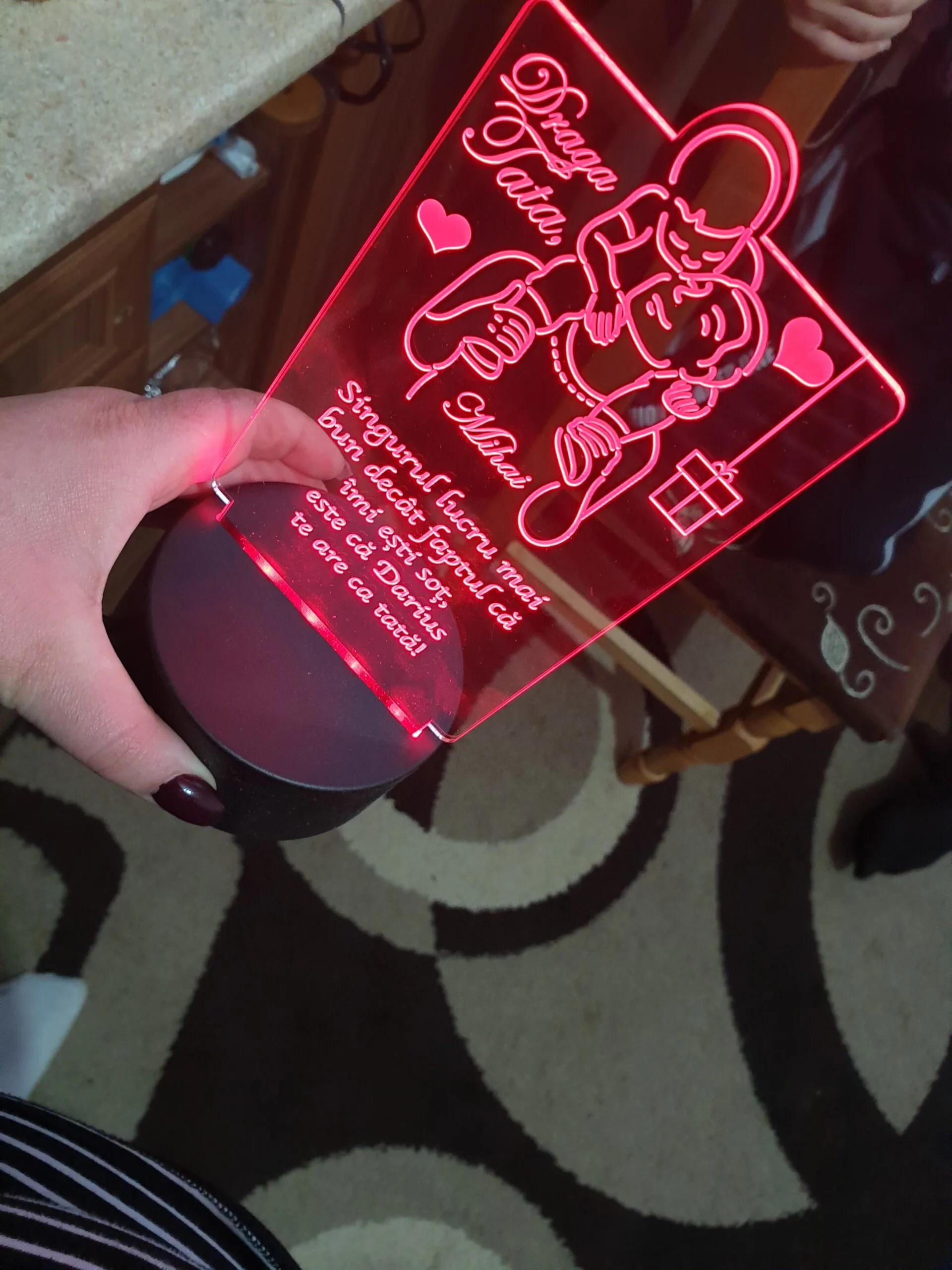 cadou-personalizat-trofeu-led-eroul-meu-tata review