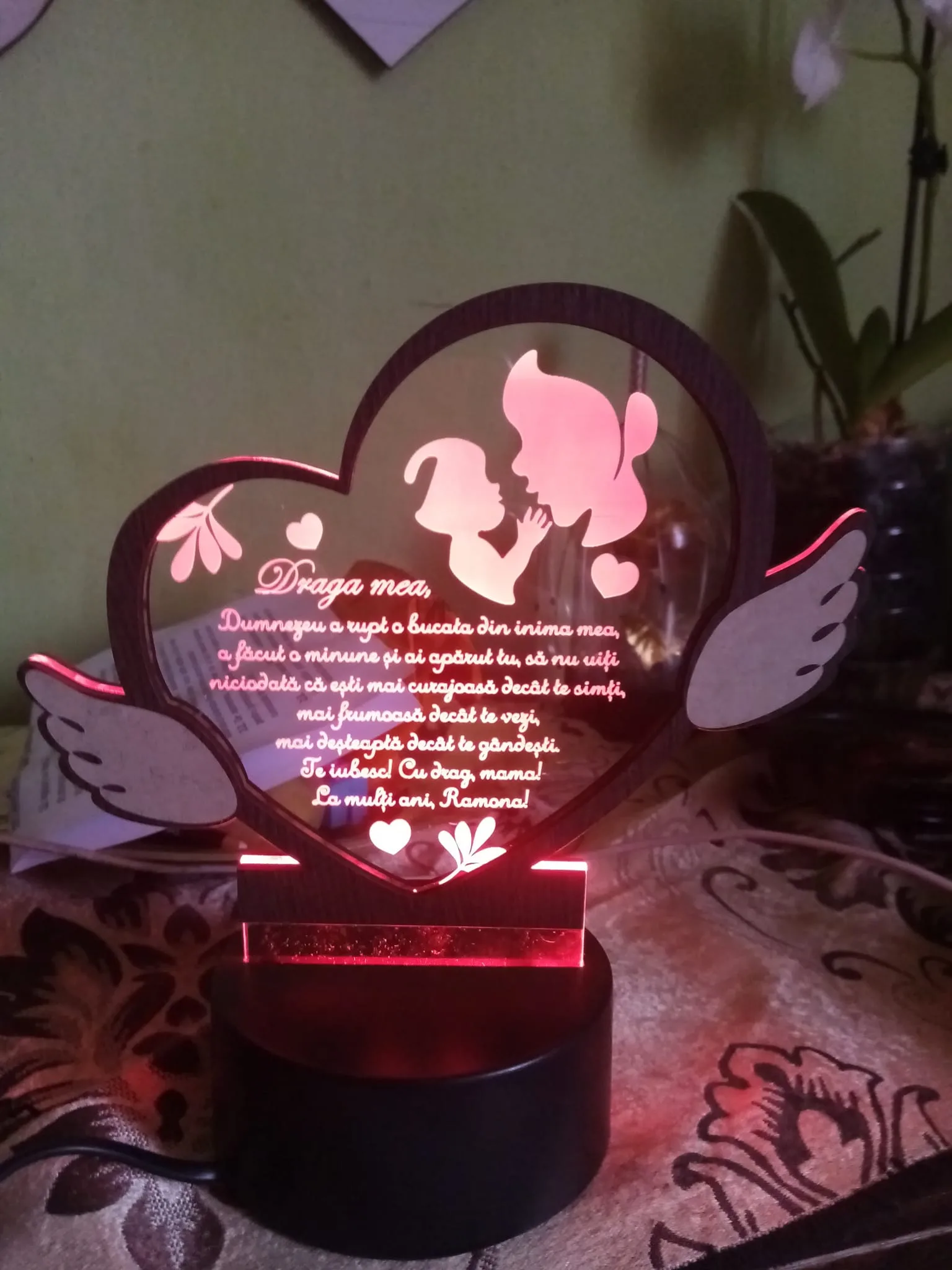 cadou-personalizat-trofeu-led-inimioara-pentru-nasii-de-botez review