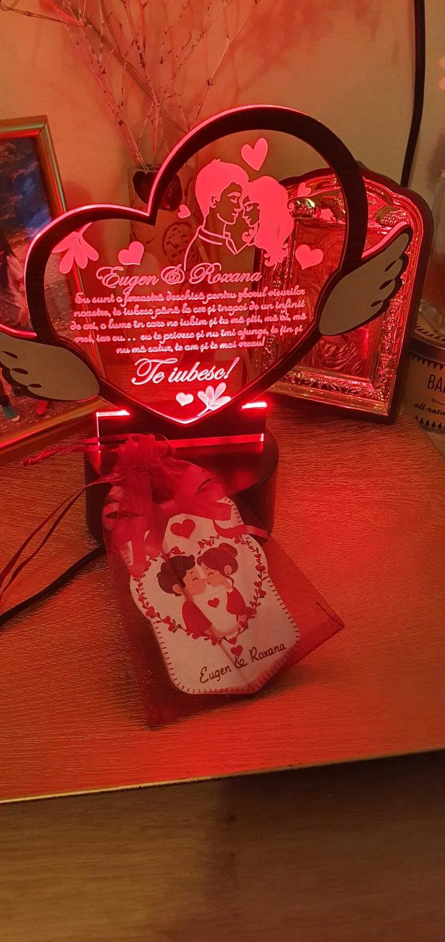 cadou-personalizat-trofeu-led-inimioara-pentru-nasii-de-botez review