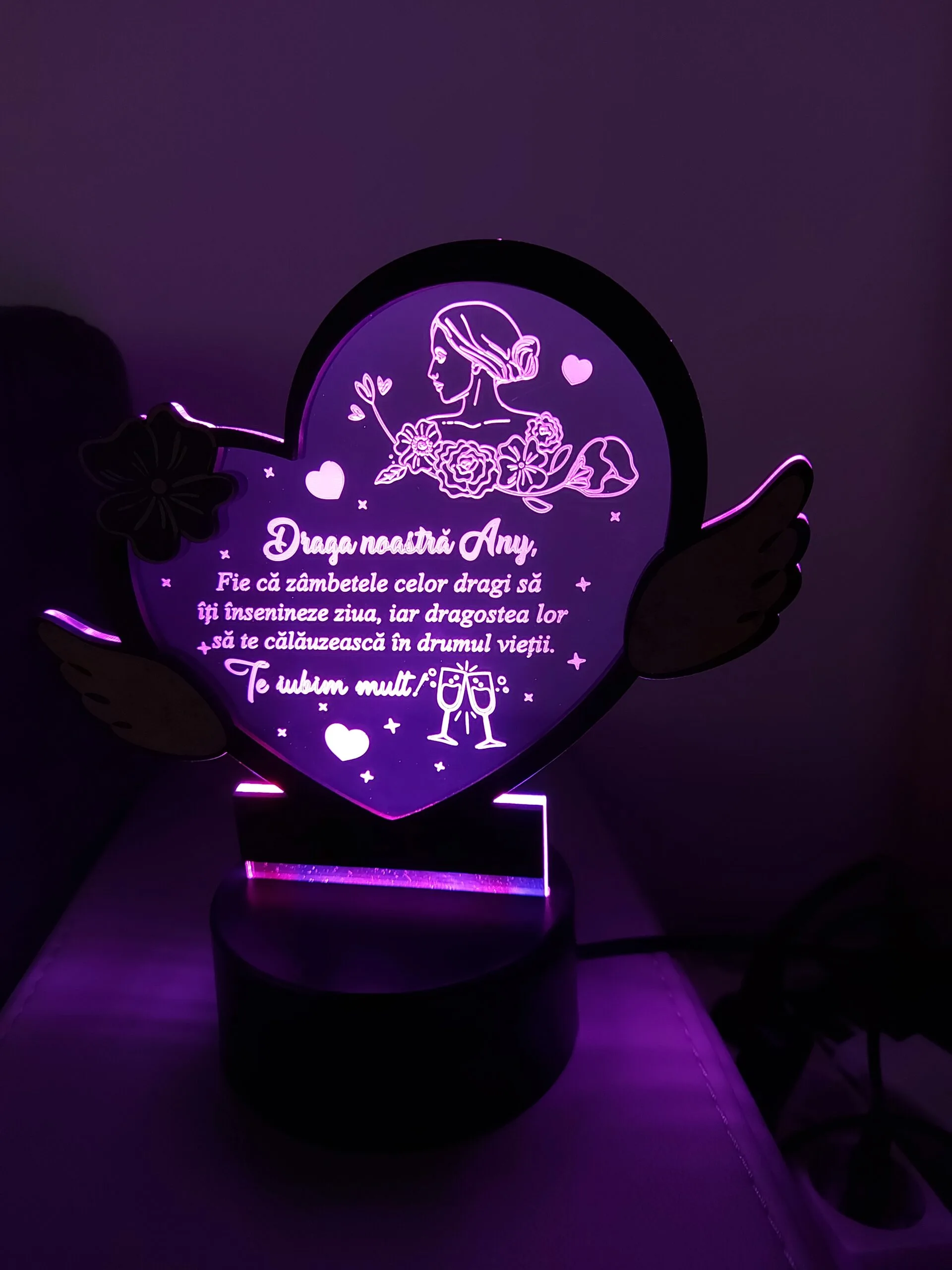 cadou-personalizat-trofeu-led-inimioara-pentru-nasii-de-botez review