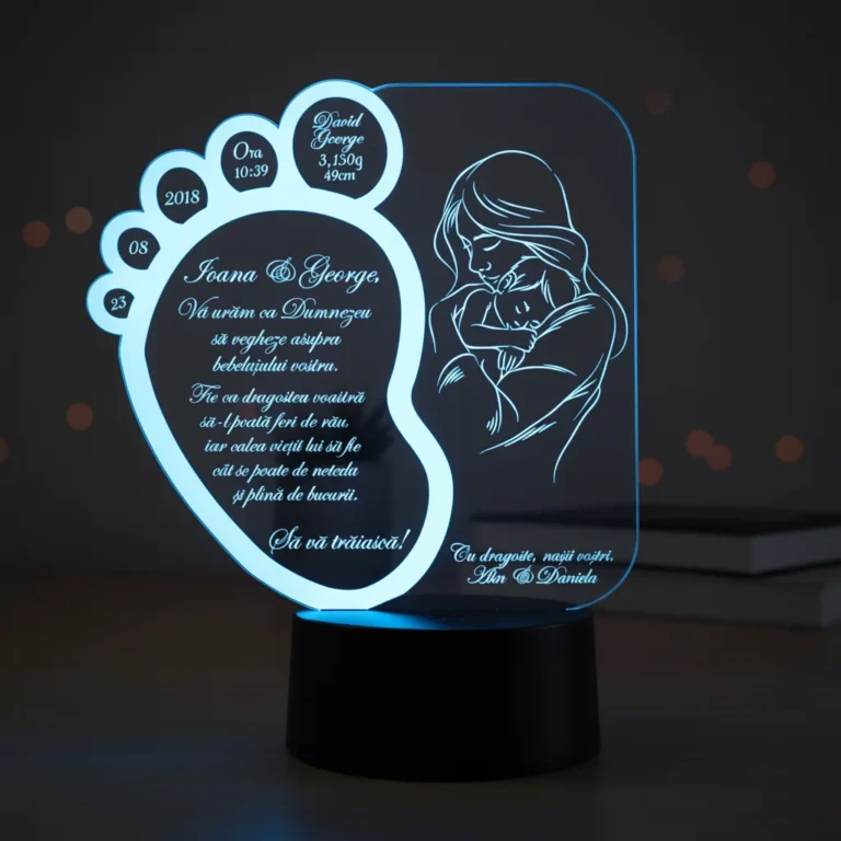 cadou-personalizat-trofeu-led-nou-nascut main