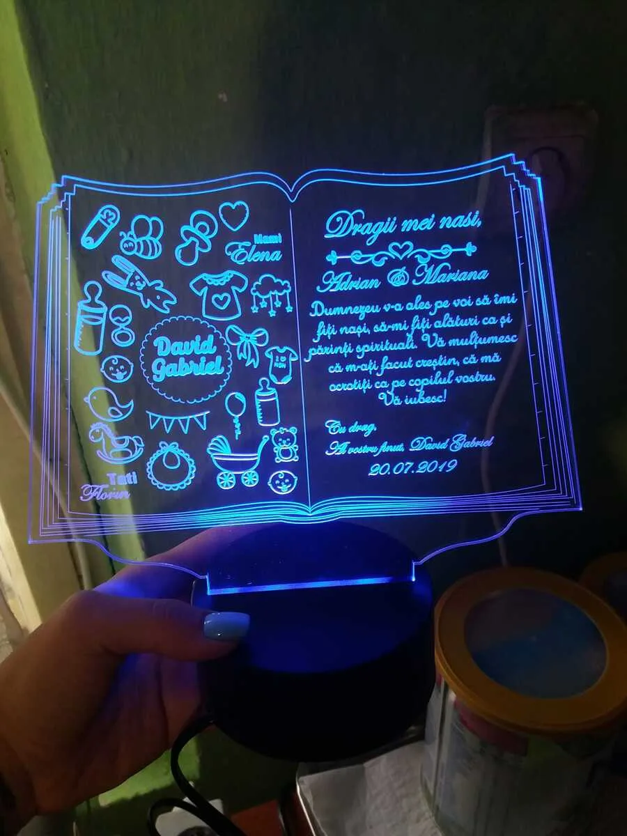 cadou-personalizat-trofeu-led-pentru-fini-carticica review