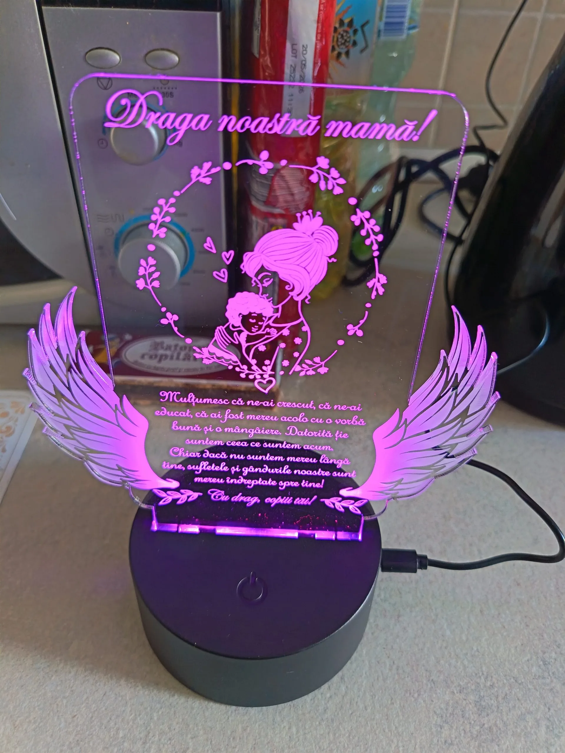 cadou-personalizat-trofeu-led-pentru-mama-model-1 review