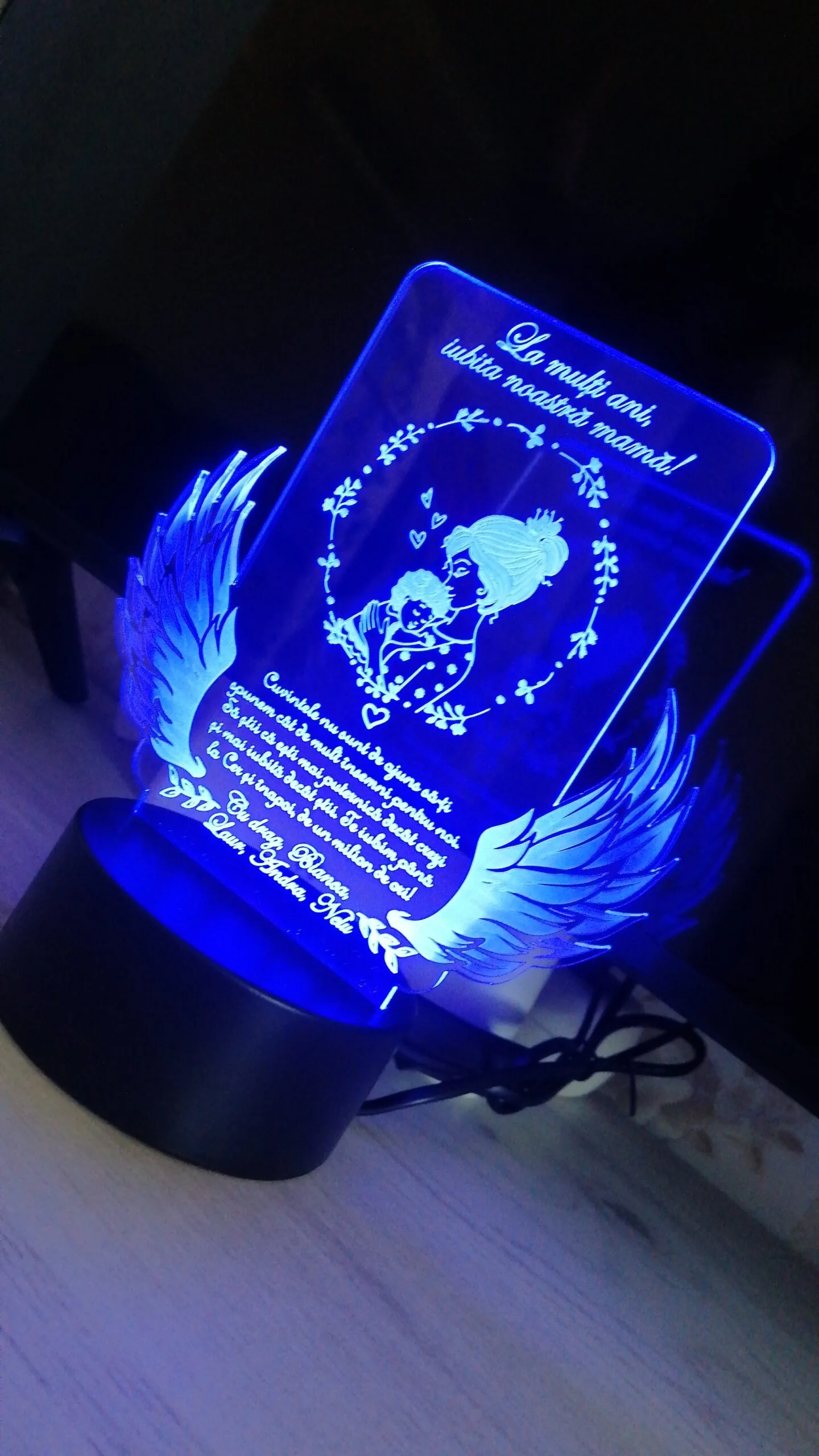 cadou-personalizat-trofeu-led-pentru-mama-model-1 review