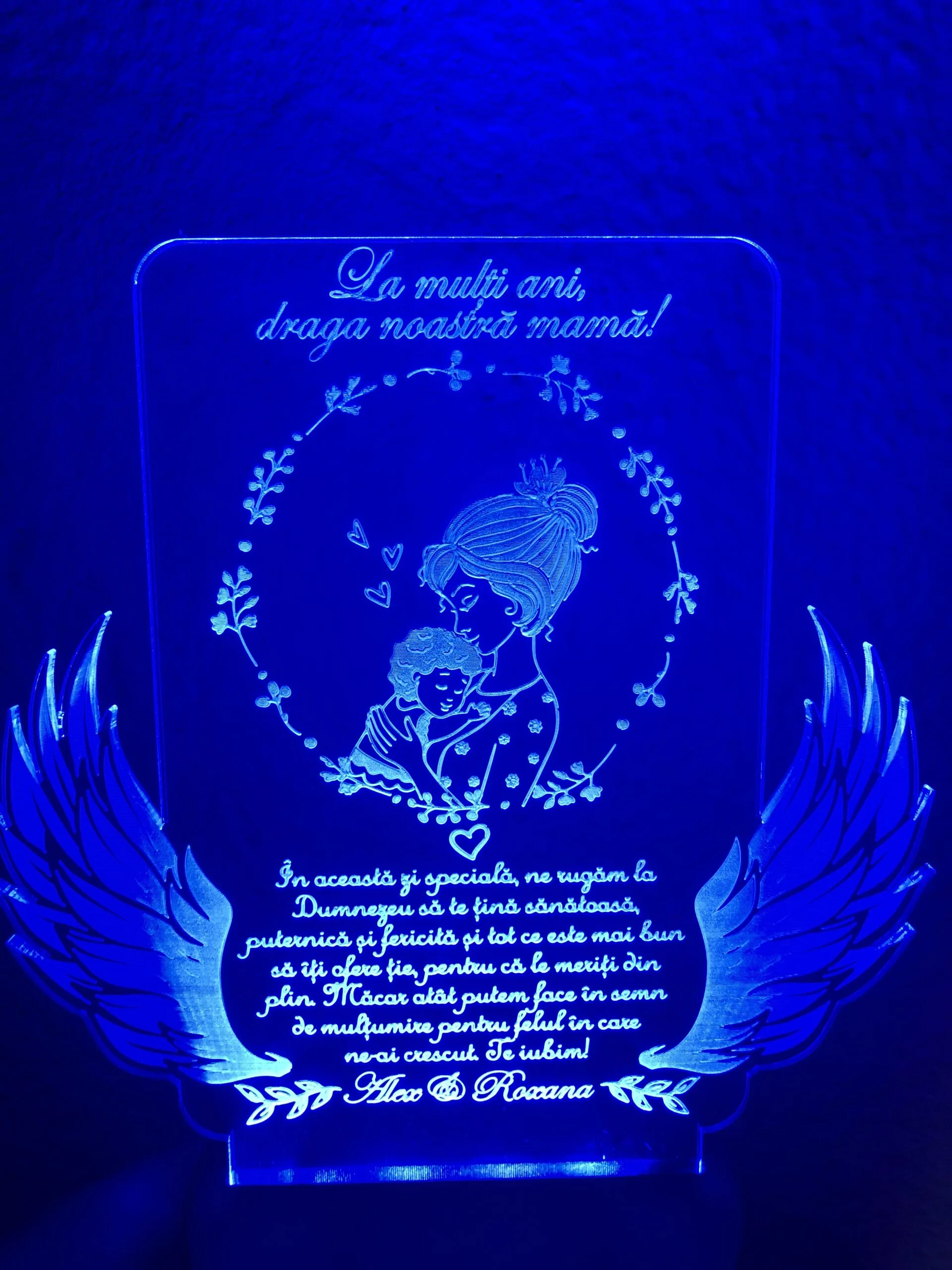 cadou-personalizat-trofeu-led-pentru-mama-model-1 review