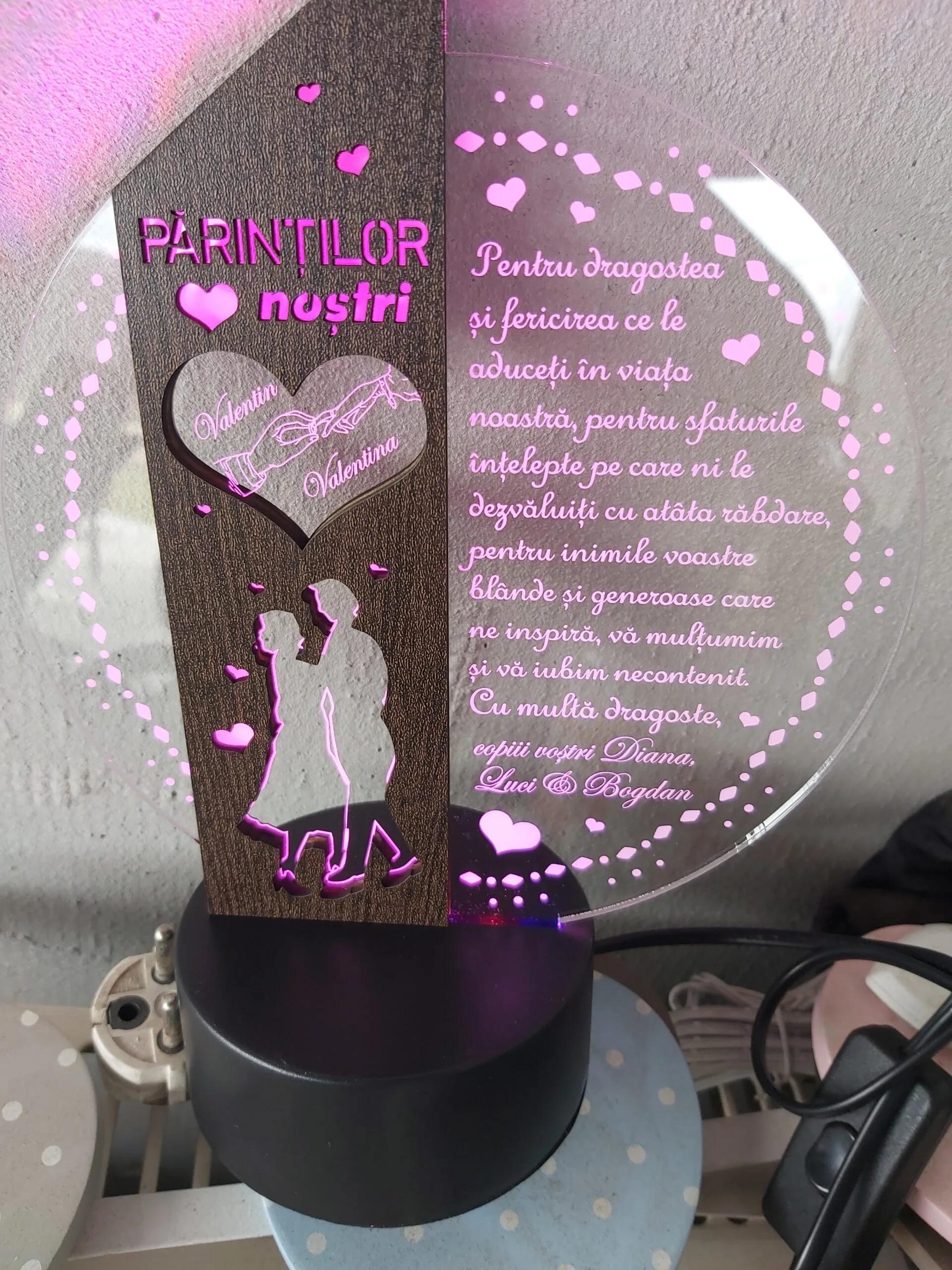 cadou-personalizat-trofeu-led-pentru-nasi-botez review