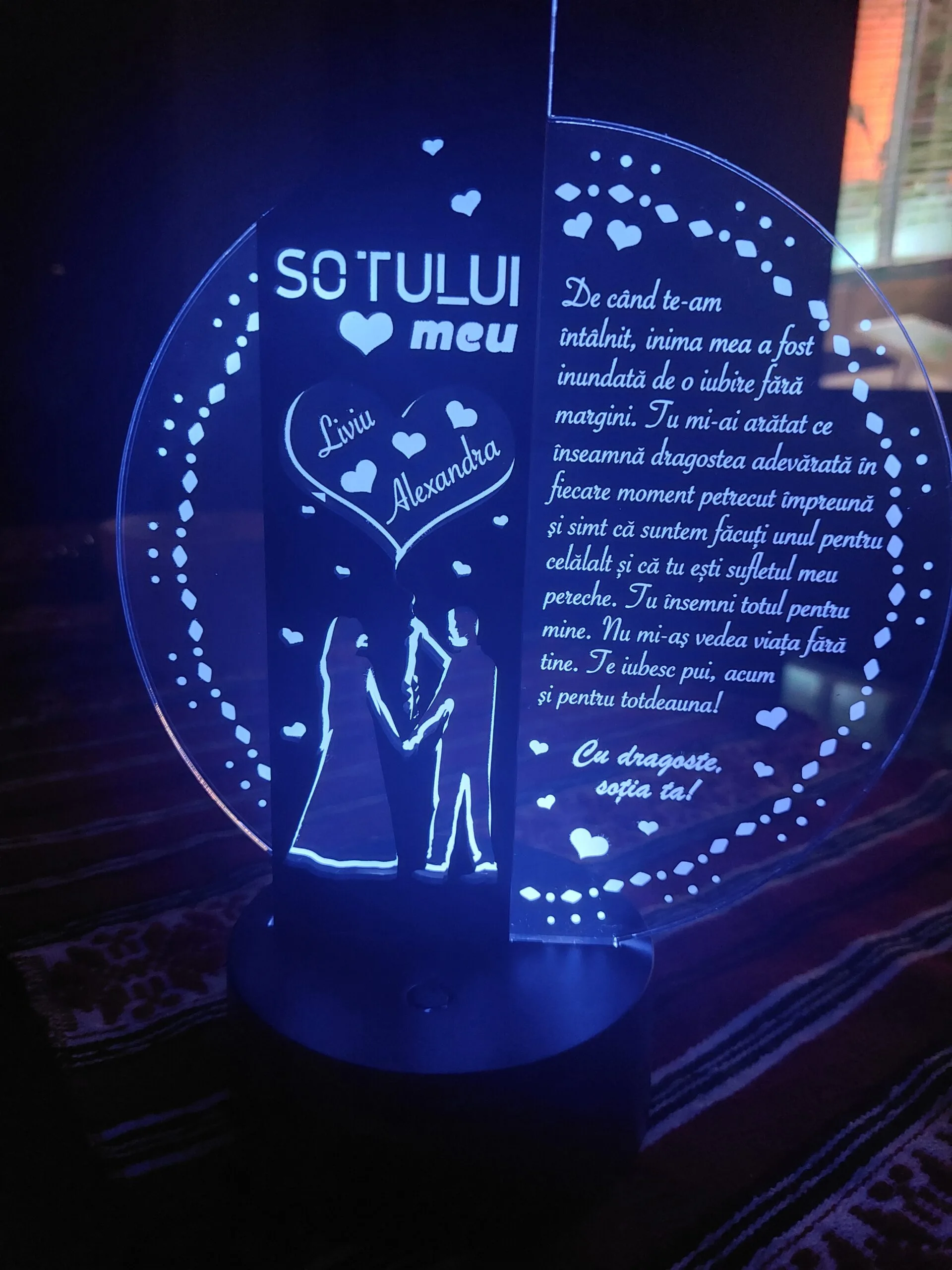 cadou-personalizat-trofeu-led-pentru-nasi-botez review