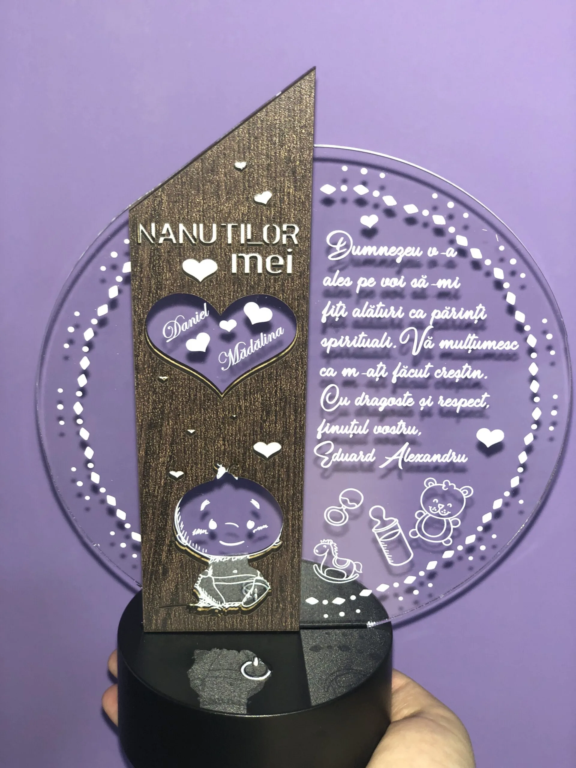 cadou-personalizat-trofeu-led-pentru-nasi-botez review
