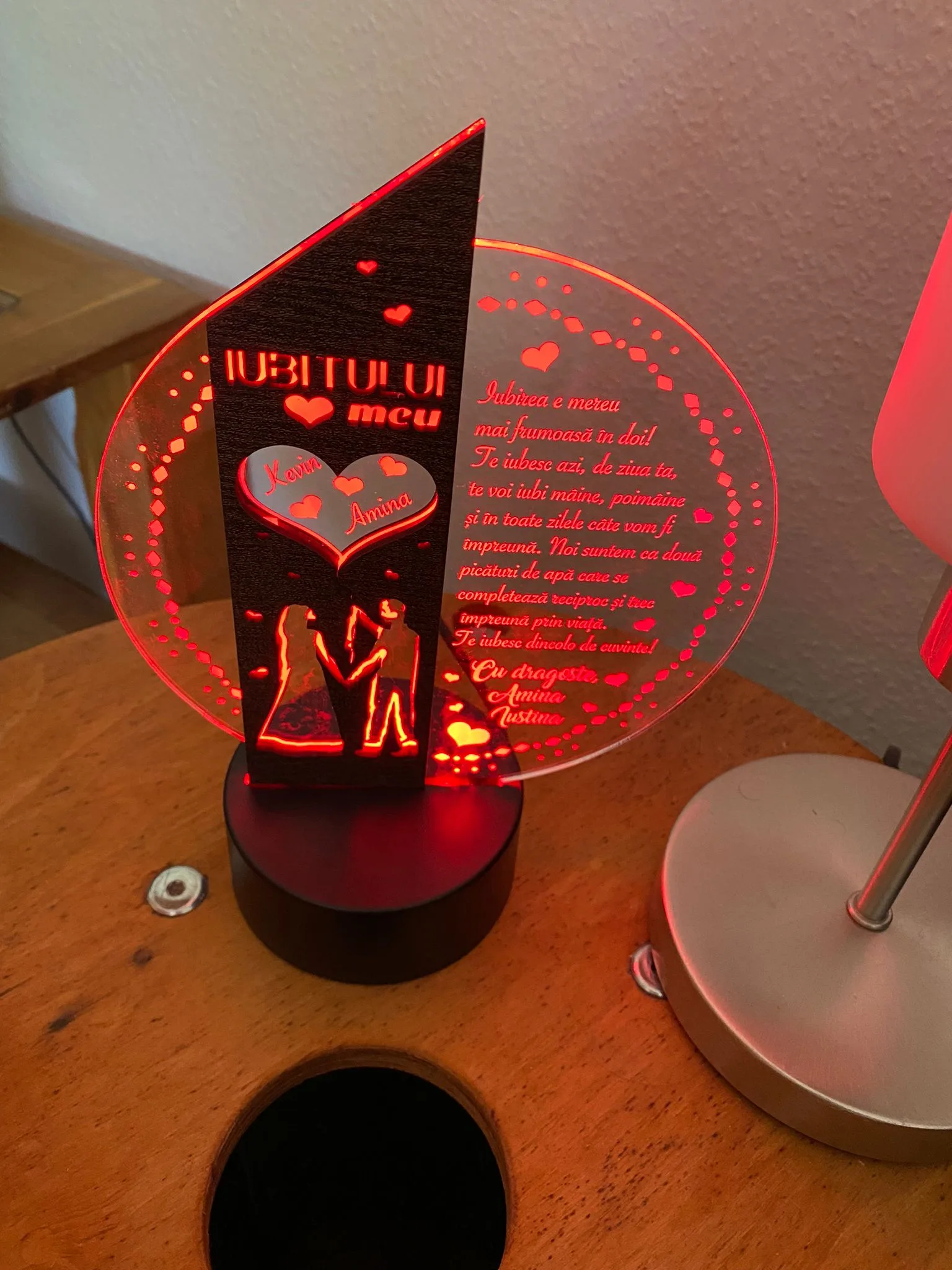 cadou-personalizat-trofeu-led-pentru-nasi-botez review