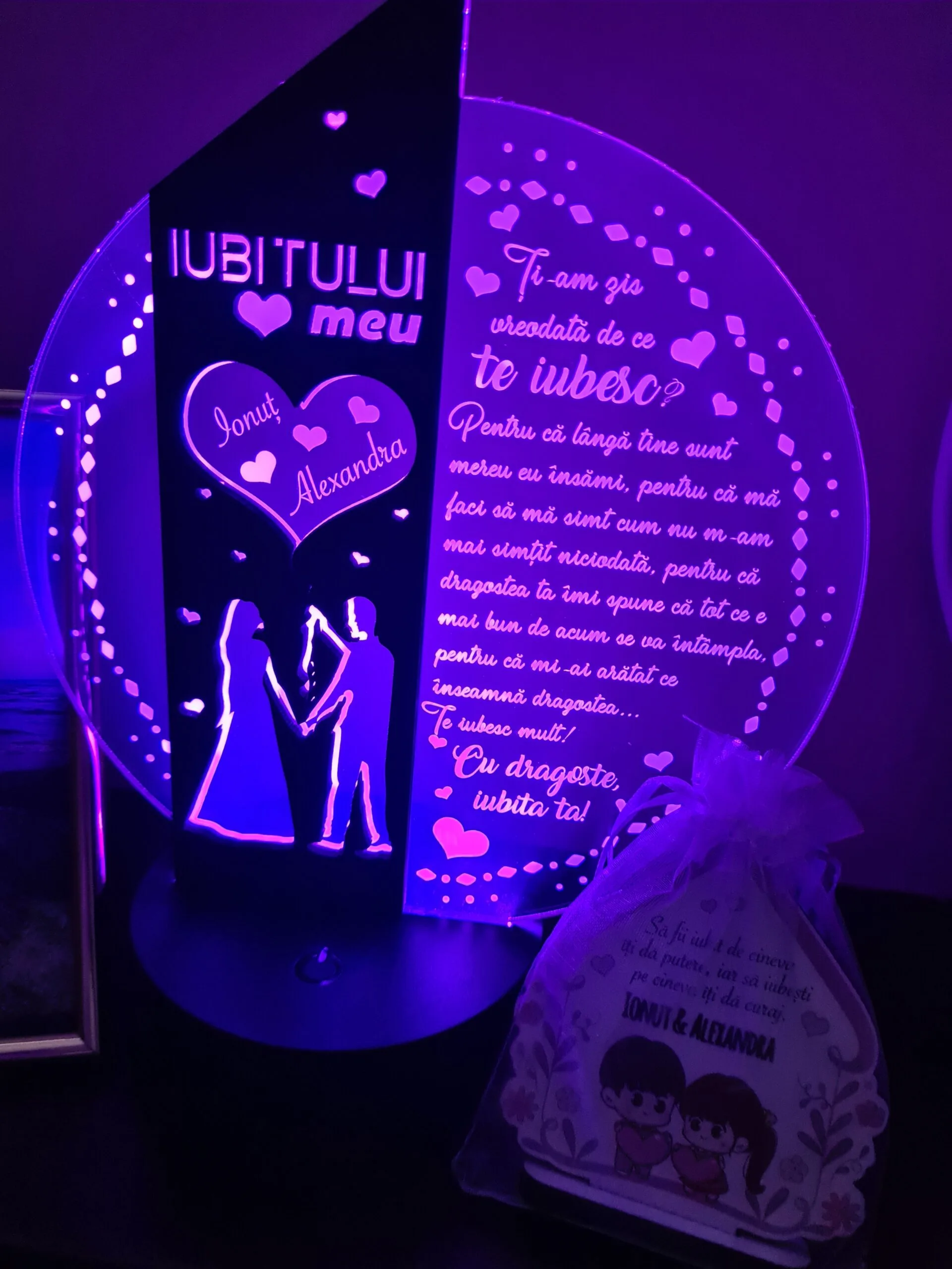 cadou-personalizat-trofeu-led-pentru-nasi-botez review