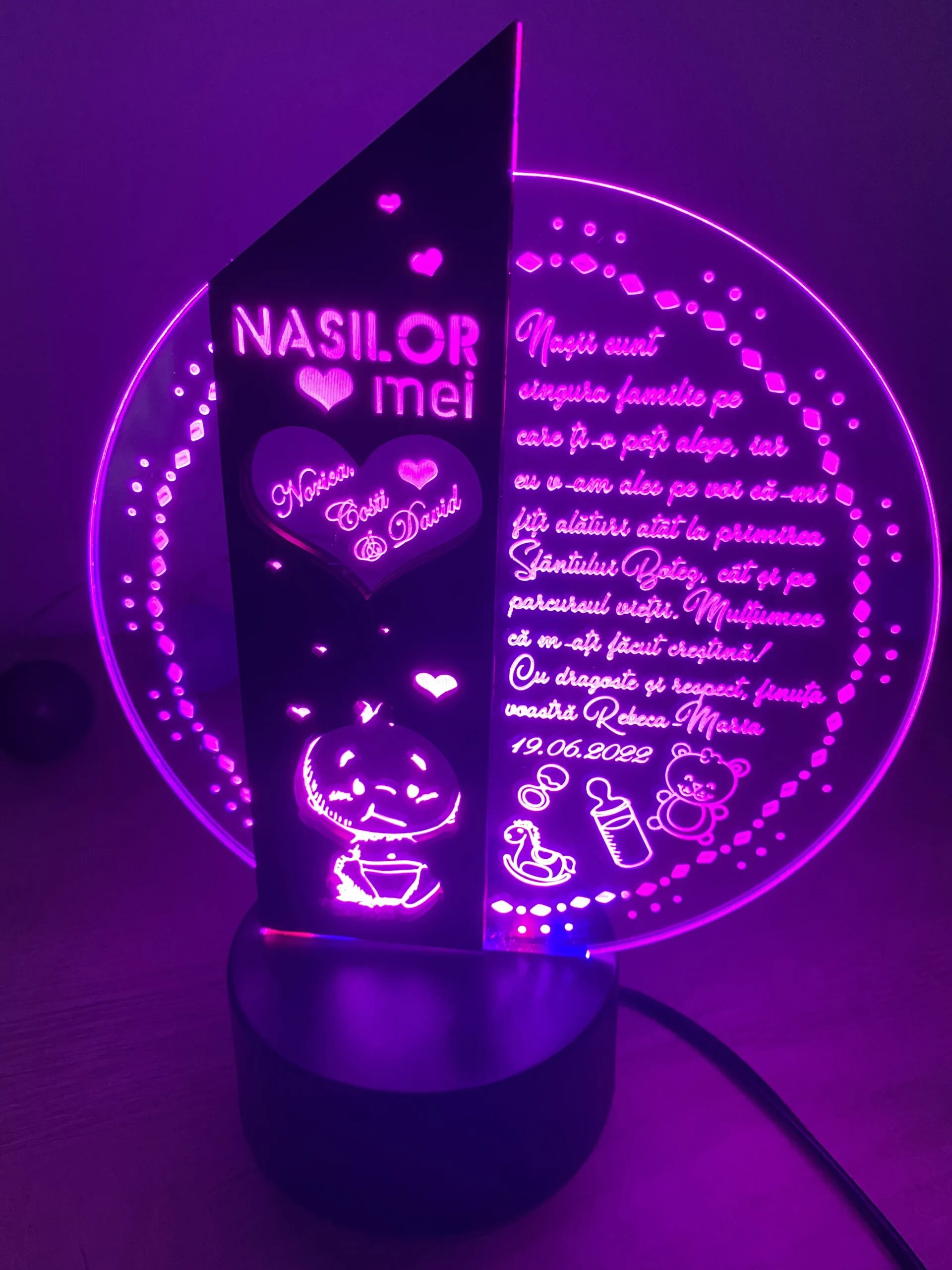 cadou-personalizat-trofeu-led-pentru-nasi-botez review