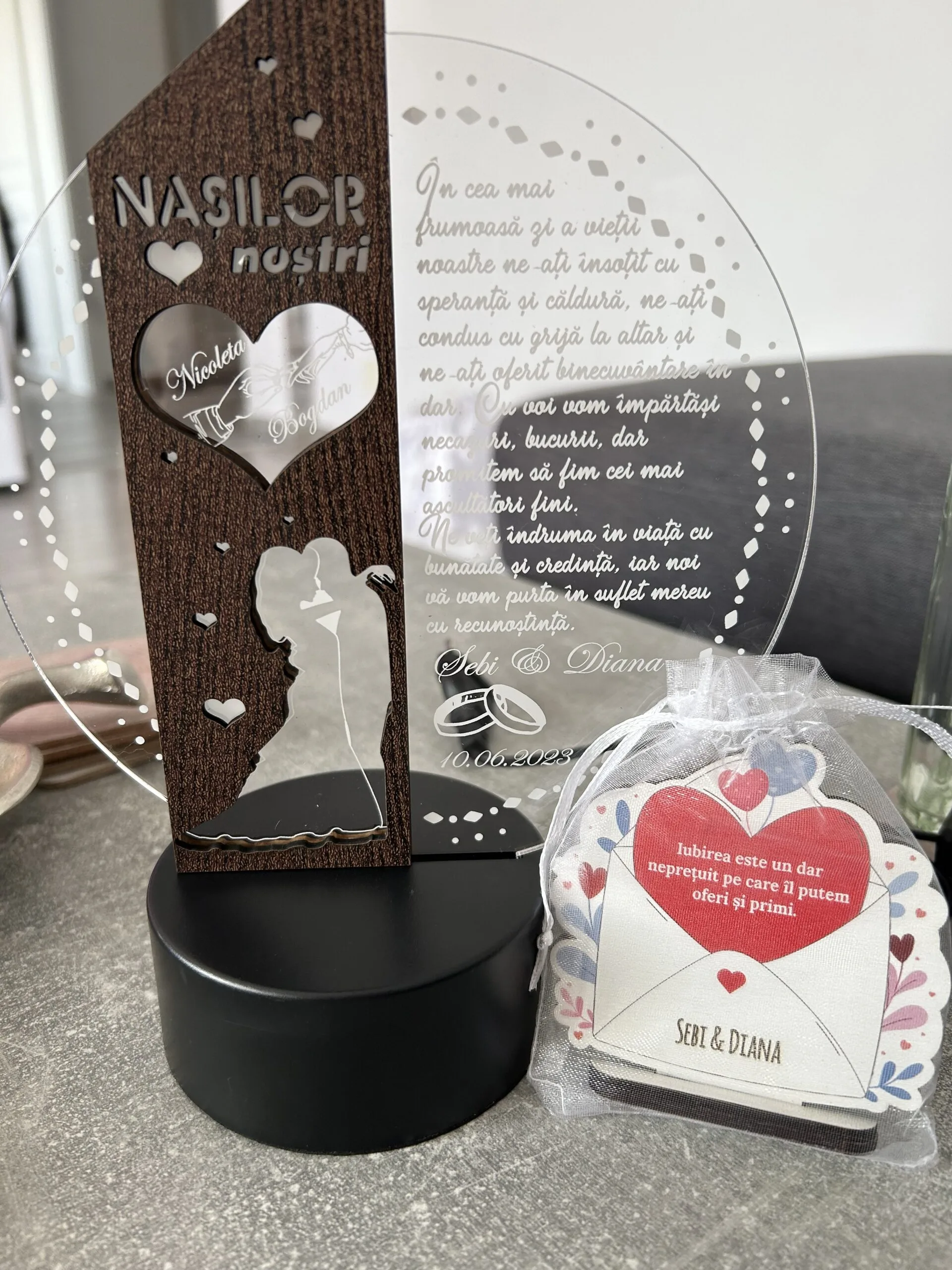 cadou-personalizat-trofeu-led-pentru-nasi-botez review