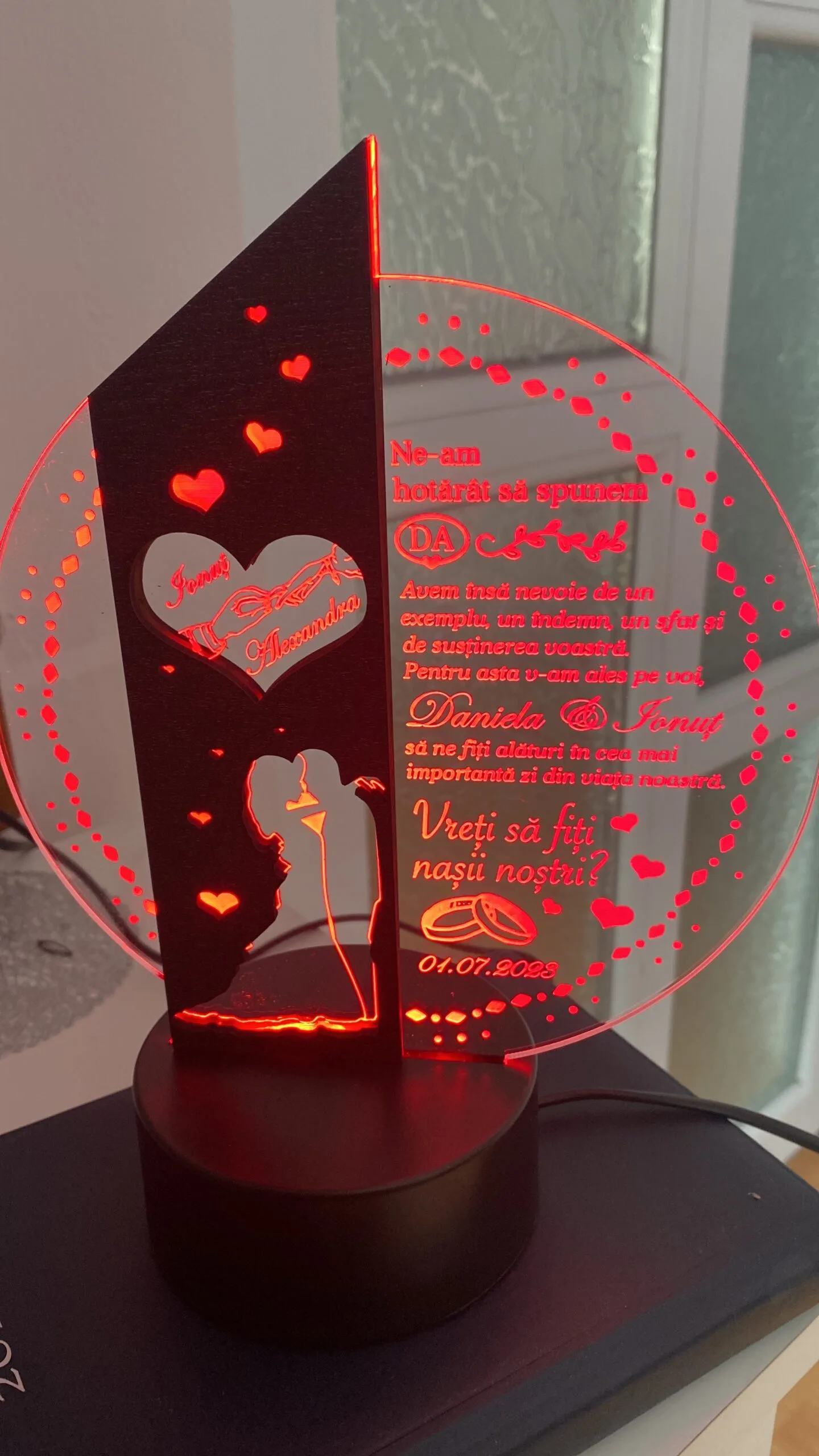 cadou-personalizat-trofeu-led-pentru-nasi-botez review