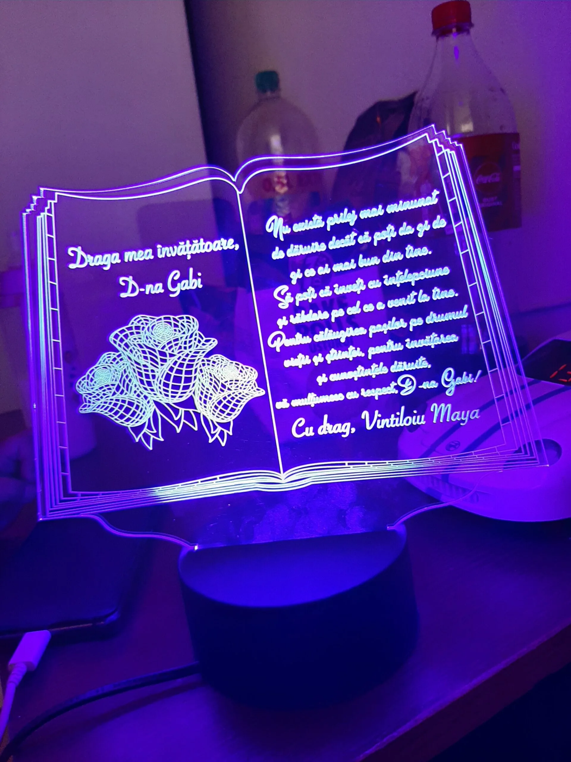 cadou-personalizat-trofeu-led-pentru-nasi-carticica review