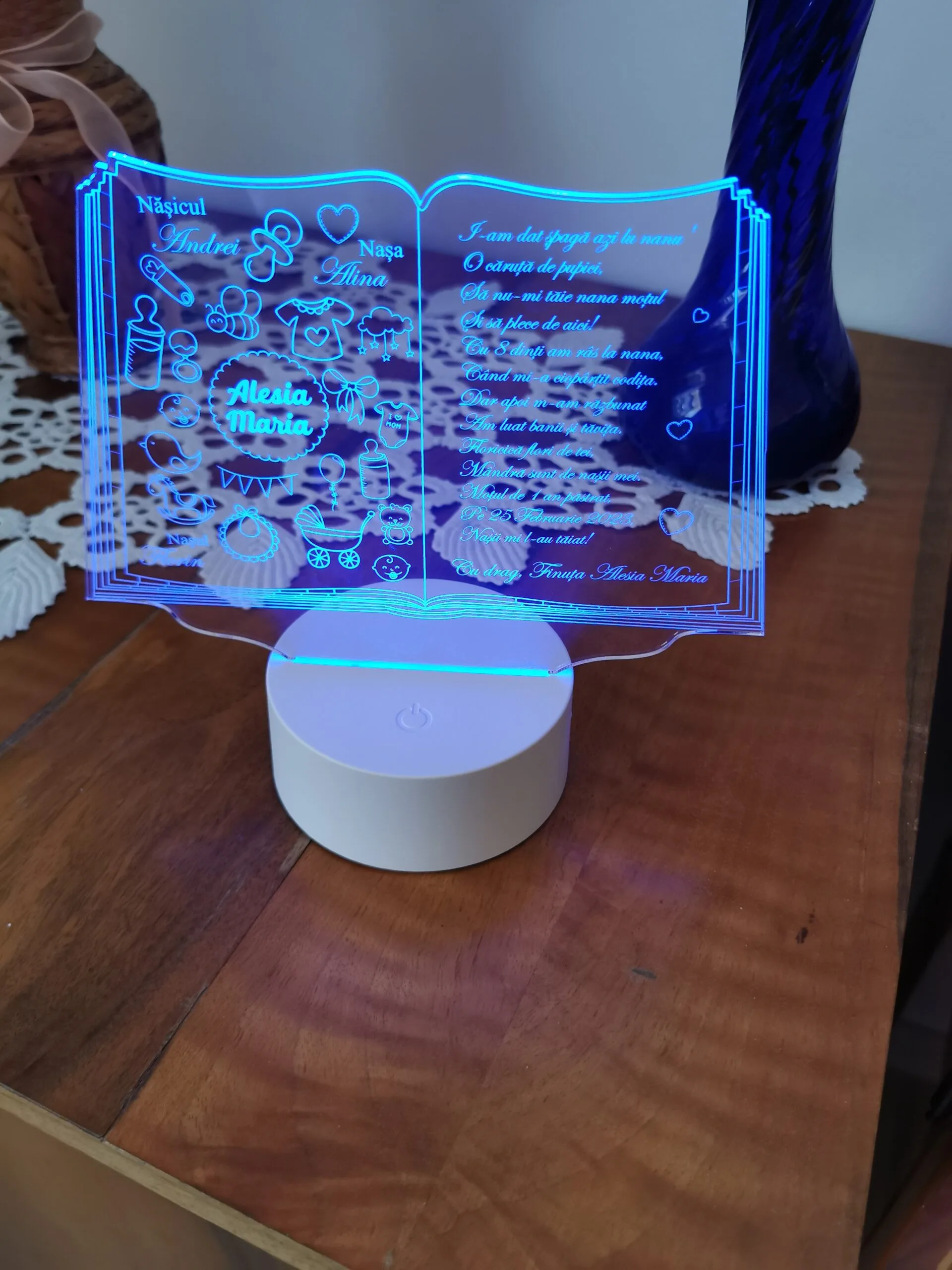 cadou-personalizat-trofeu-led-pentru-nasi-de-botez-carticica review