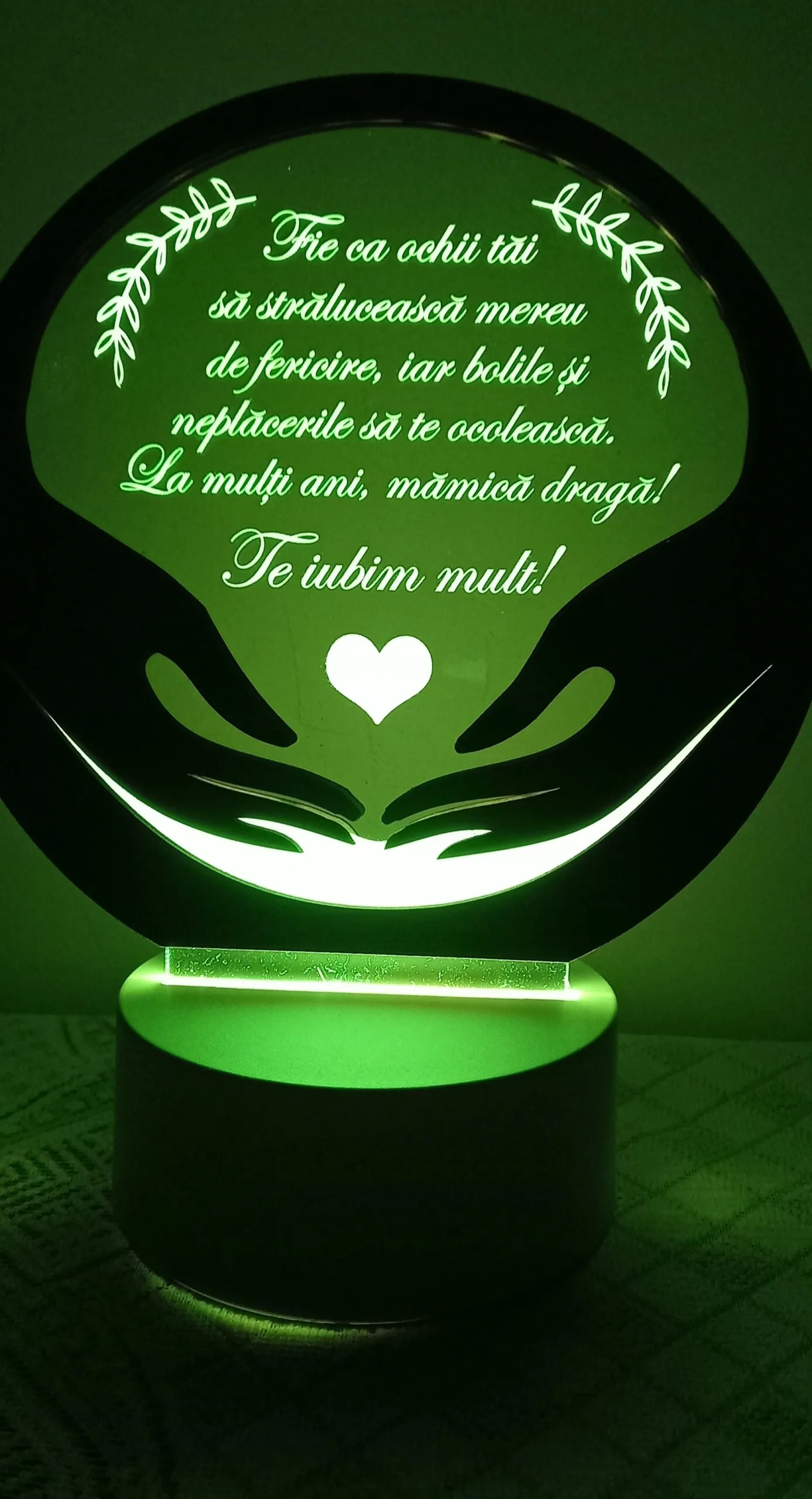 cadou-personalizat-trofeu-led-placheta-imbratisare-mama review