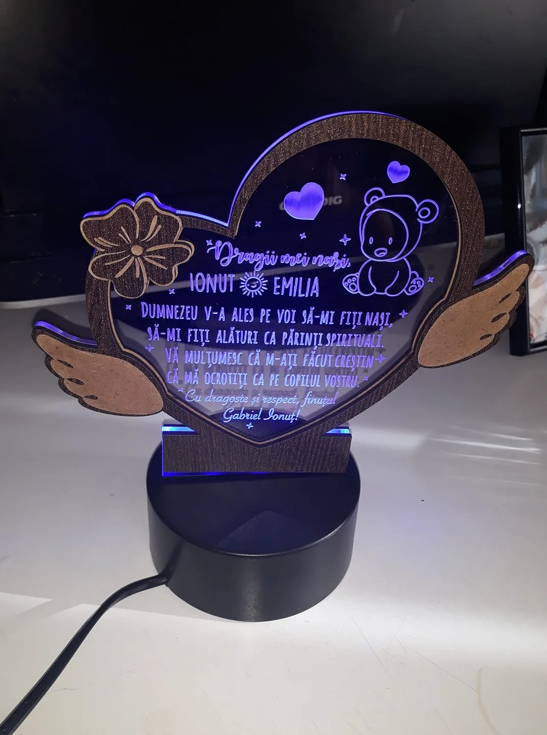 cadou-personalizat-trofeu-led-placheta-nasa-8-martie review