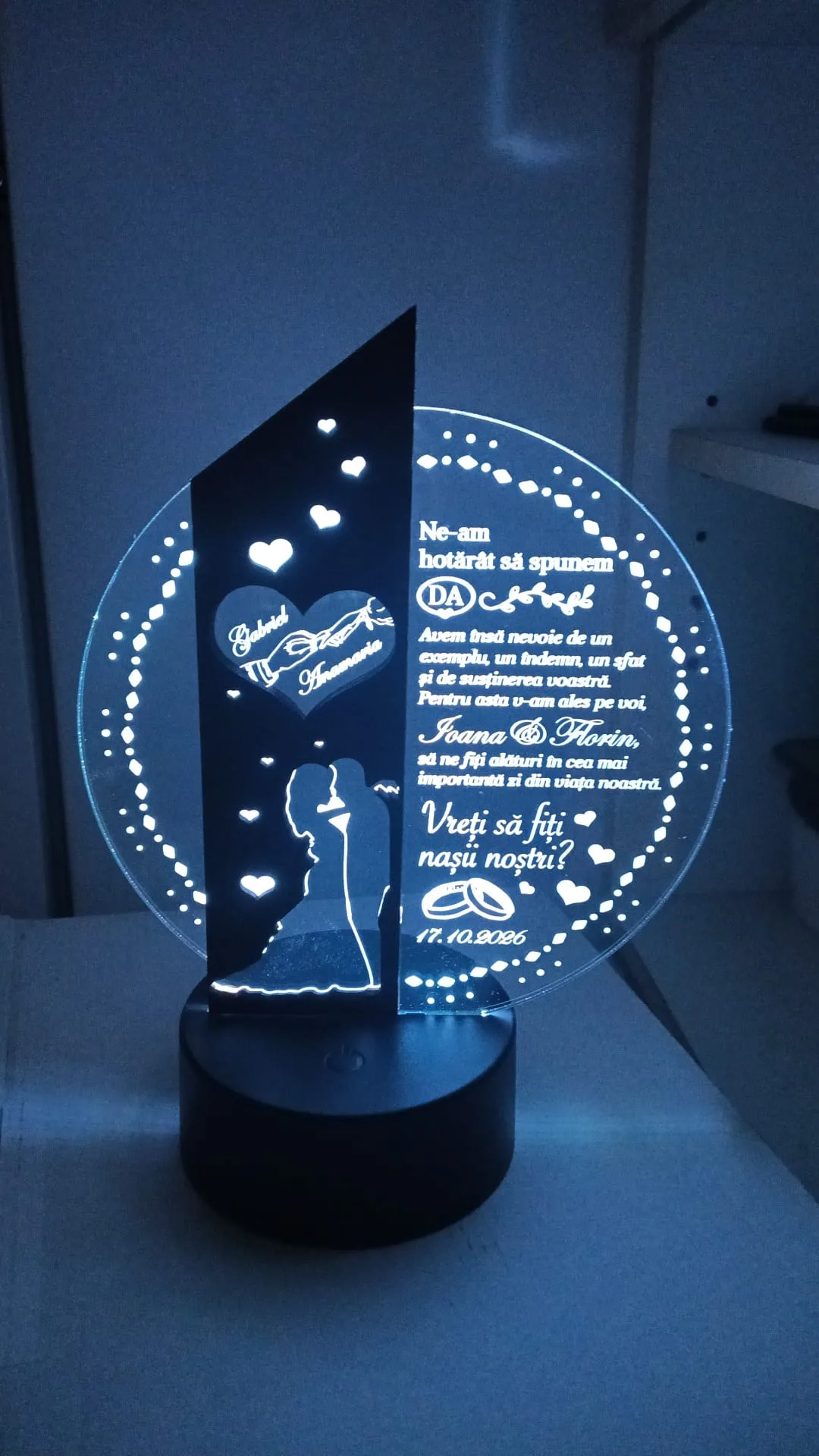 cadou-personalizat-trofeu-led-soapte-pentru-nasii-de-botez review