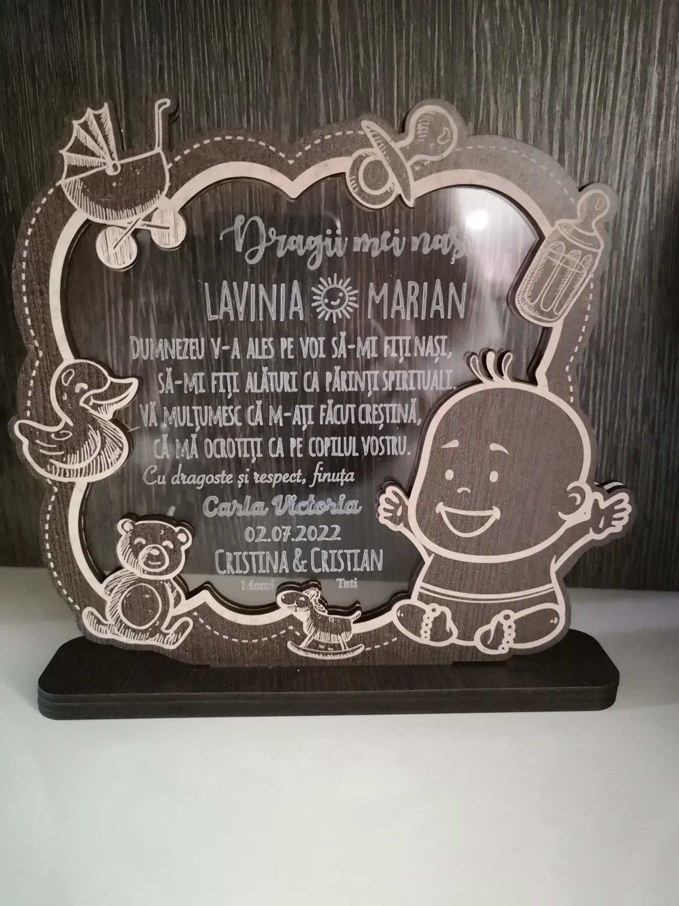 trofeu-din-lemn-cadou-pentru-nasii-de-botez review