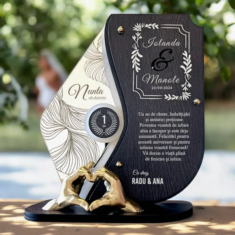 trofeu-personalizat-1-an-nunta-de-hartie-manute main