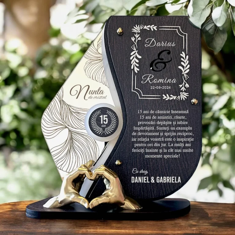 trofeu-personalizat-15-ani-nunta-de-cristal-manute main