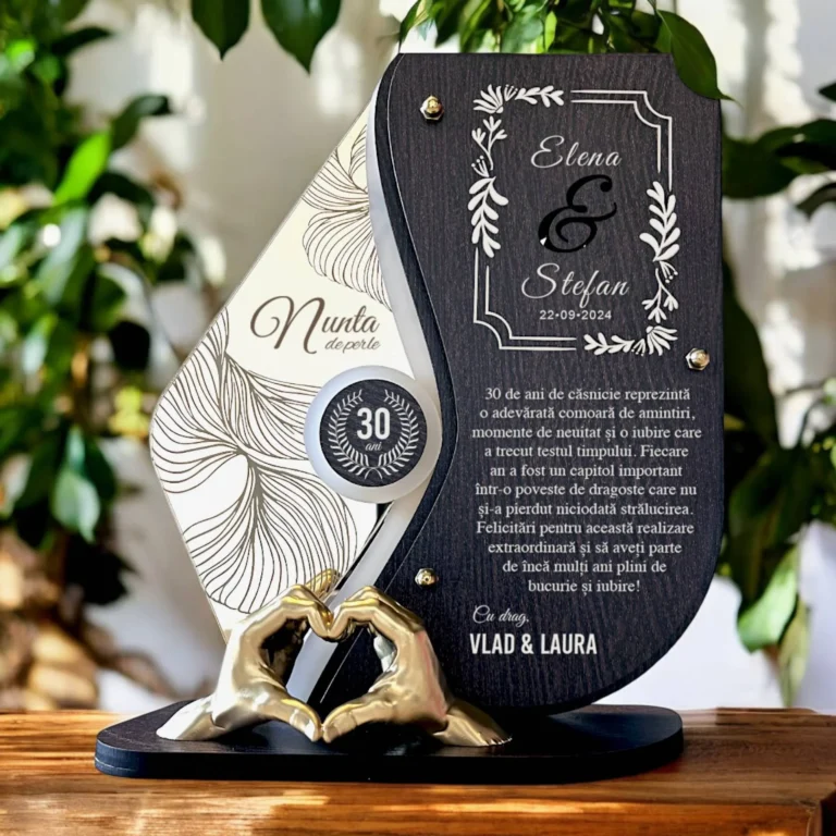 trofeu-personalizat-30-ani-nunta-de-perle-manute main