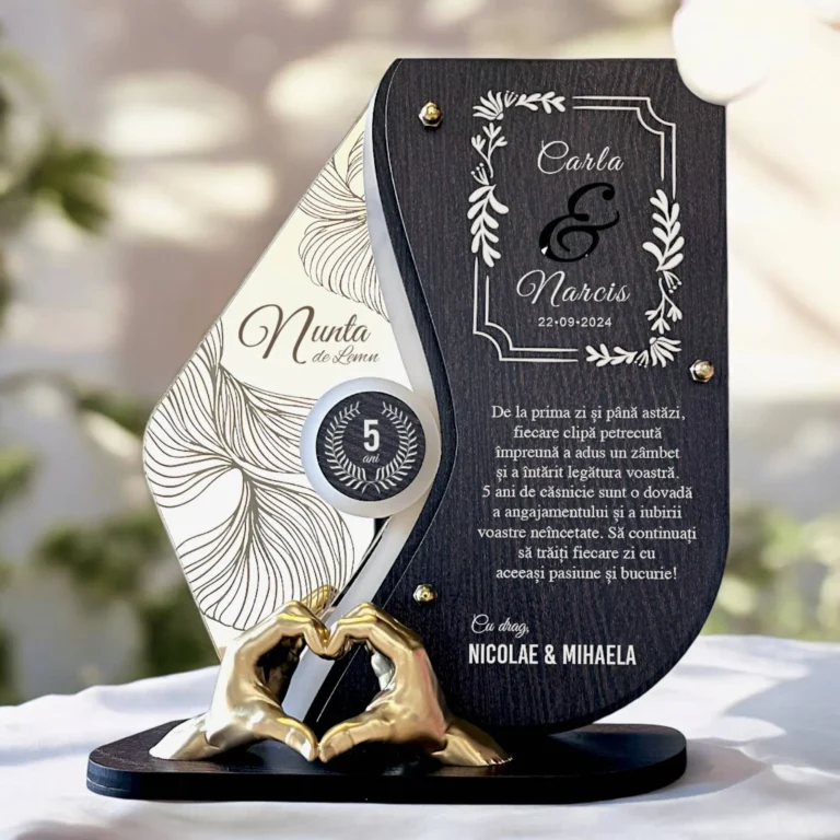trofeu-personalizat-5-ani-nunta-de-lemn-manute main
